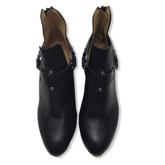 Qupid Black Pointed Toe Cut-out Ankle Booties - Picture 12 of 13